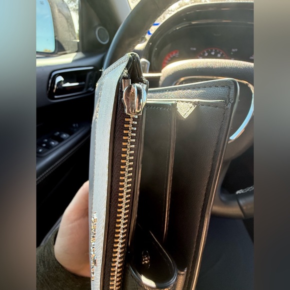 Kate Spade Wallet - Picture 6 of 8